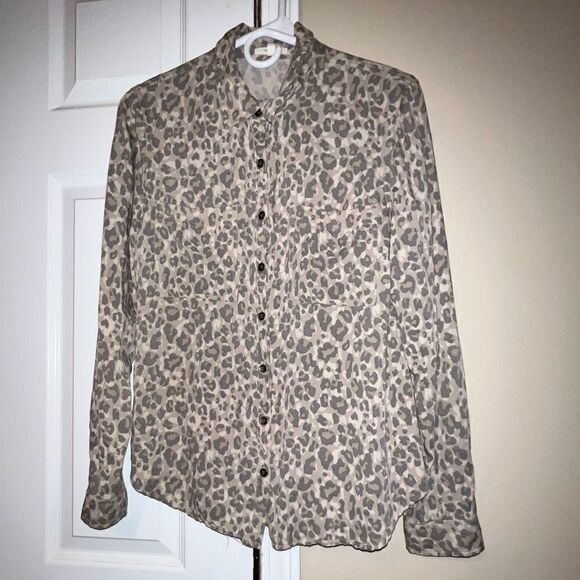 Mauriceās LeopardāButtonĀ Down S - Picture 3 of 5